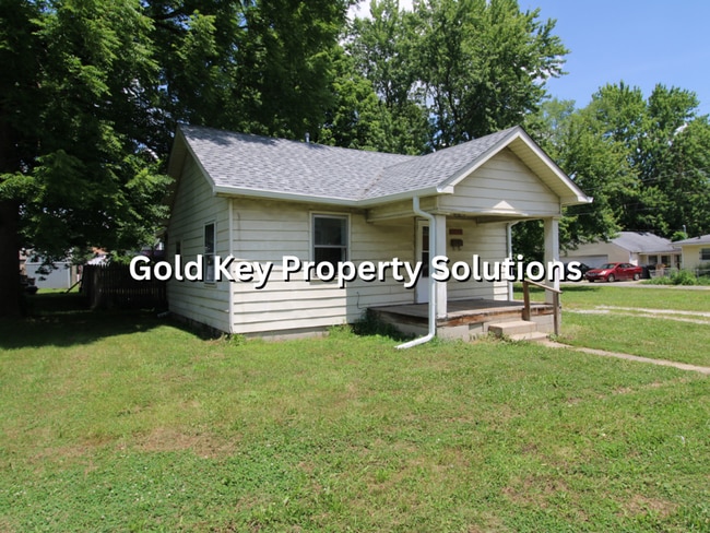Building Photo - Nicely remodeled 2 BR 1 BA with Garage and...
