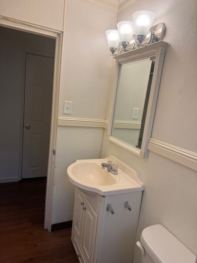 Foto del edificio - 1 BED/1 BATH IN REDDING