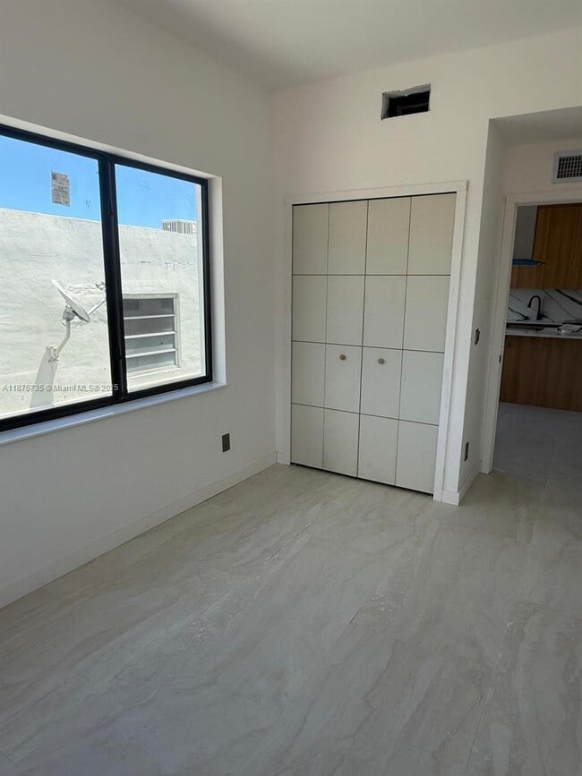 Building Photo - 2436 SW 7th St