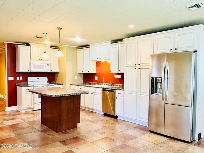 Building Photo - 120 Burrow Dr