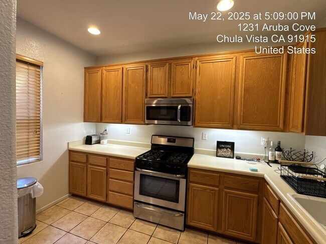 Foto del edificio - FOR RENT – Modern Townhome in Eastlake