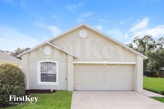 Building Photo - 8408 Oak Crossing Dr W