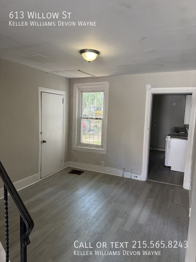Building Photo - 613 Willow St