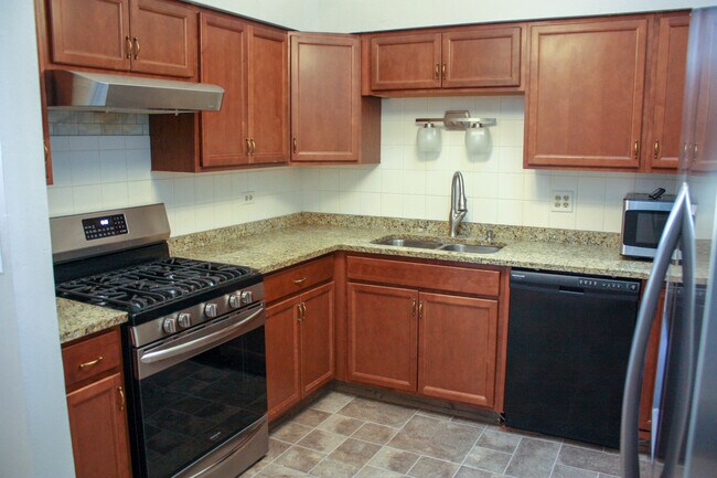 Foto del edificio - 823 Cherry Valley Rd