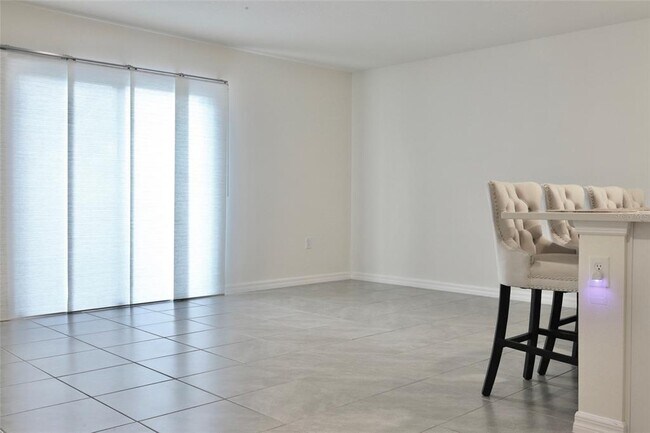 Foto del edificio - 8248 SW 67th Ave