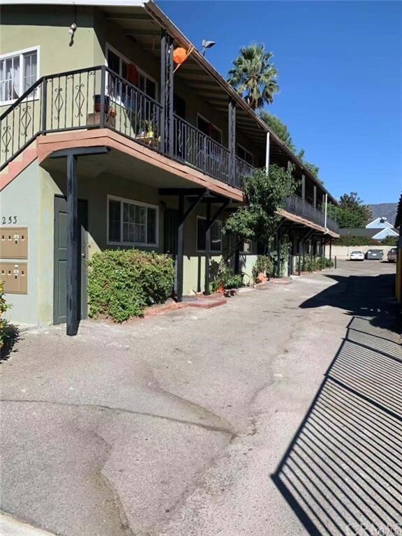 Foto principal - 253 E Villa St