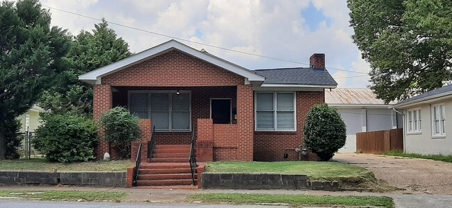COLLEGE STUDENTS NEEDED - 1430 Queen City Ave House