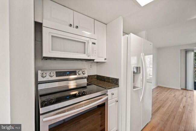 Foto del edificio - 5451 Endicott Ln