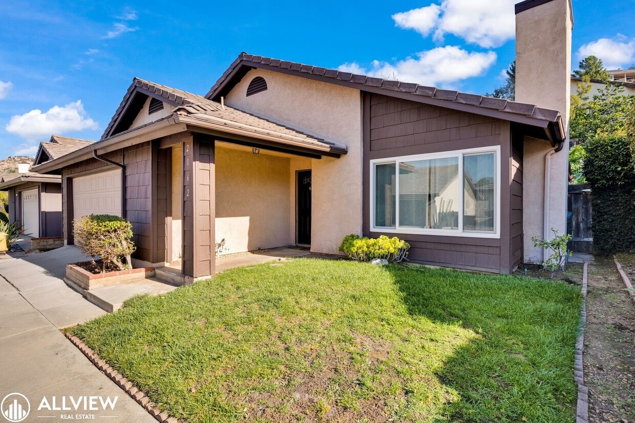 Primary Photo - Gated Cimarron 3 Bed/ 2 Bath Home with Garage & Community Amenities