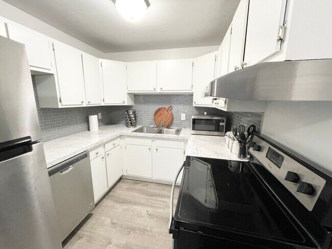 Kitchen - 248 Pennsylvania Ave