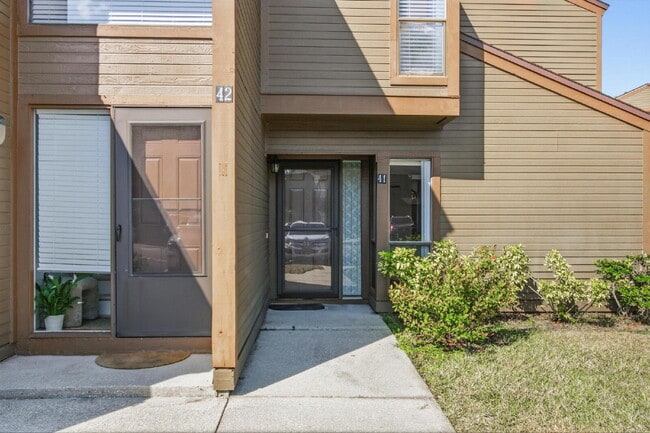 Foto del edificio - Woodhaven Condominium