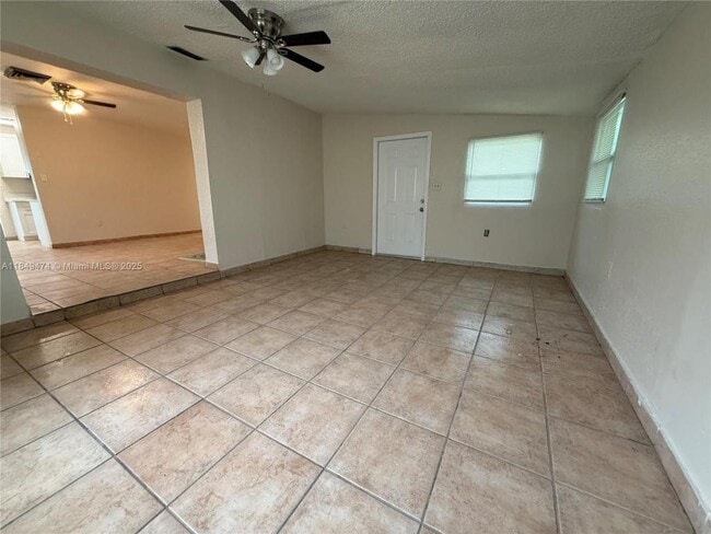 Photo - 641 N 70th Ave House