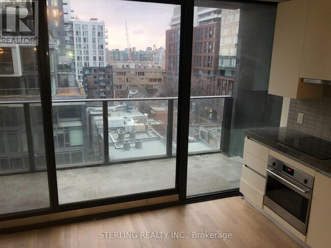 Photo du bâtiment - 625-629-629 King St W
