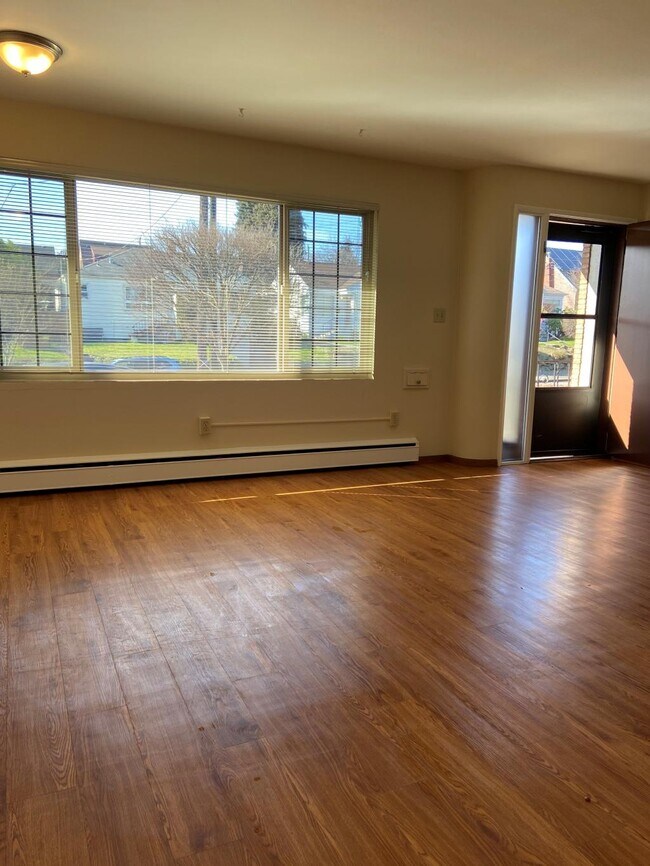 Building Photo - Whittier Apartments - Studio