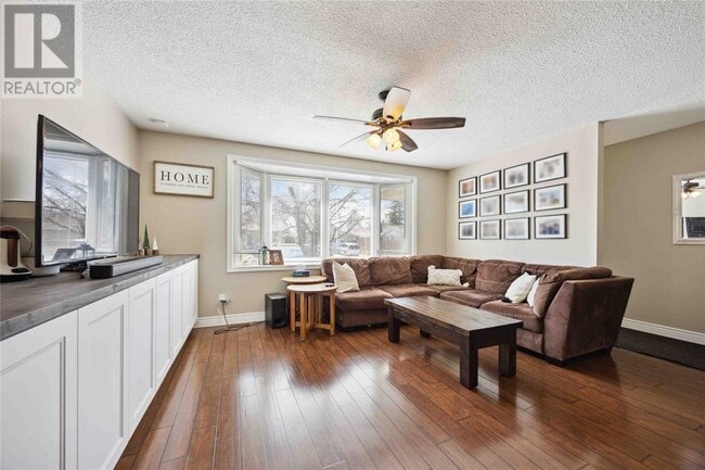 Building Photo - 654 Charlesworth Dr