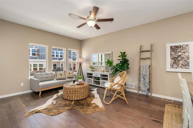 Living room - 2444 Ridge Top Dr