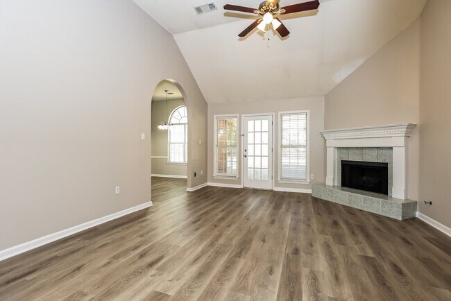 Foto del edificio - 7730 Shadow Fork Ln