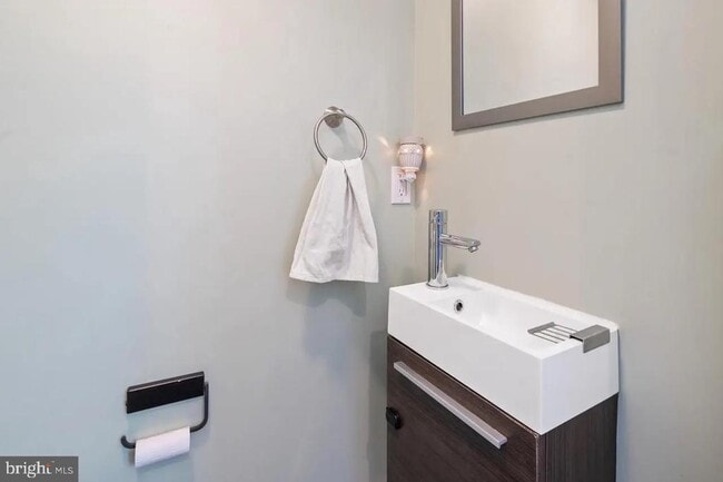 Building Photo - 2016 Oakford St