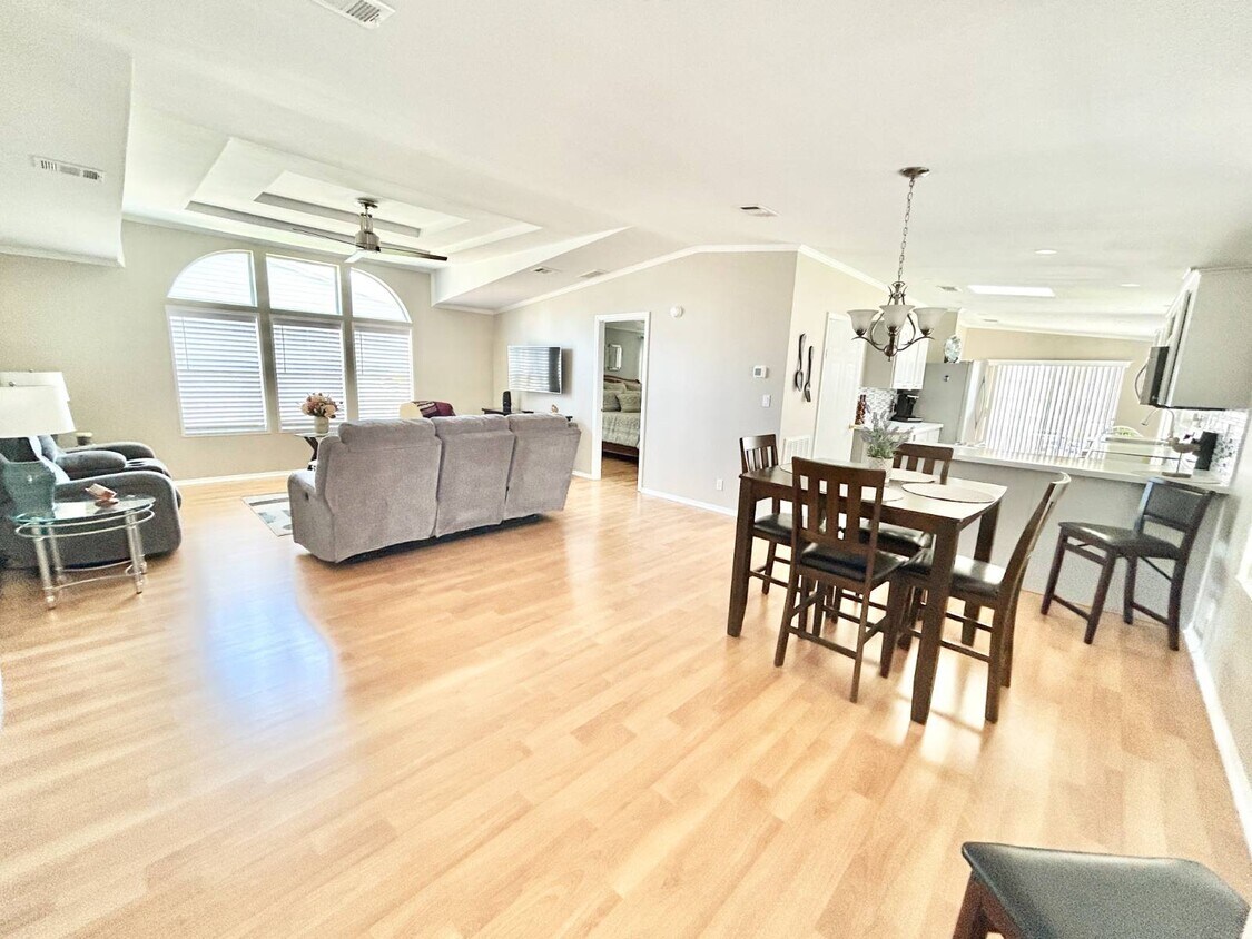 Foto principal - 5492 Crane Feather Dr