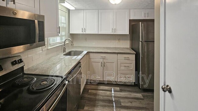 Building Photo - 3017 Spruce Cir