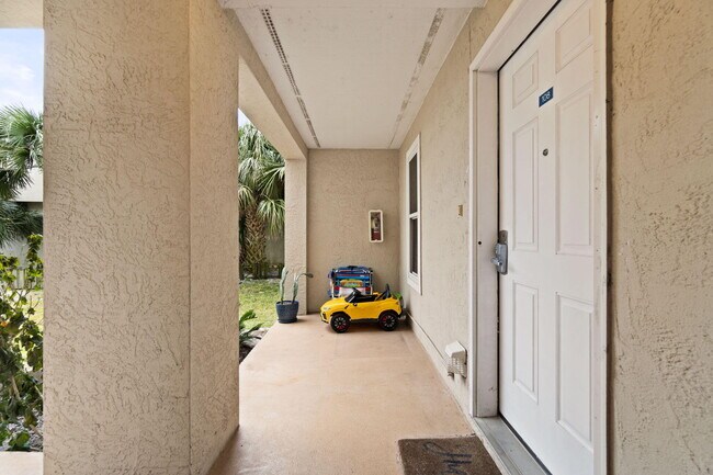 Building Photo - 300 Gulf Shore Dr