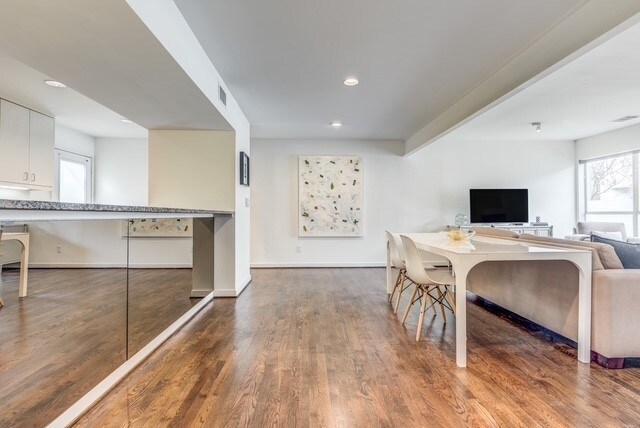 Foto del edificio - 4122 Travis St