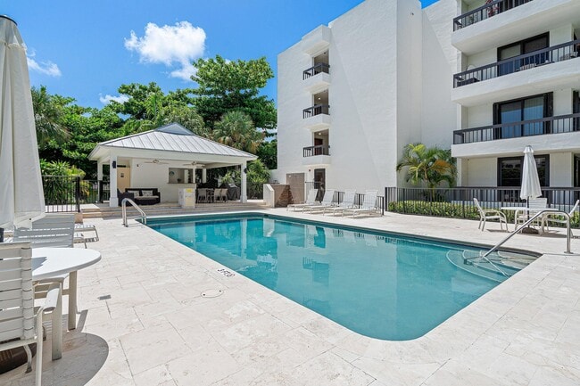 Building Photo - 277 N Ocean Blvd