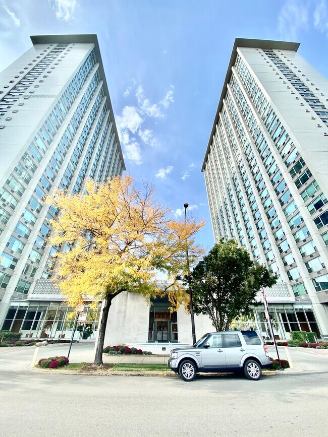 Building Photo - 3600 N Lake Shore Dr