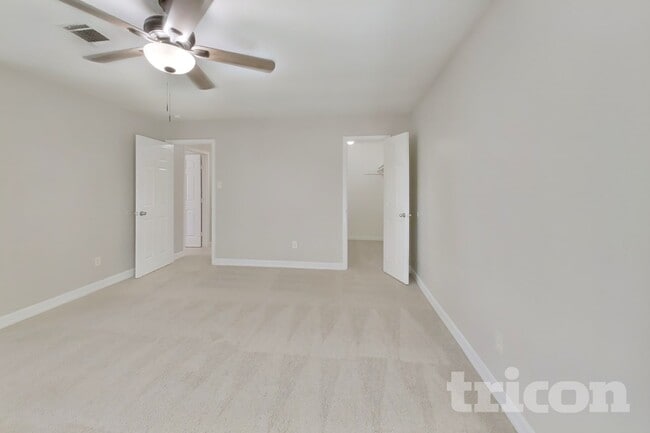Building Photo - 1715 Evesham Dr