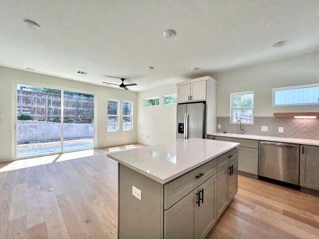Building Photo - 1403 Cometa St