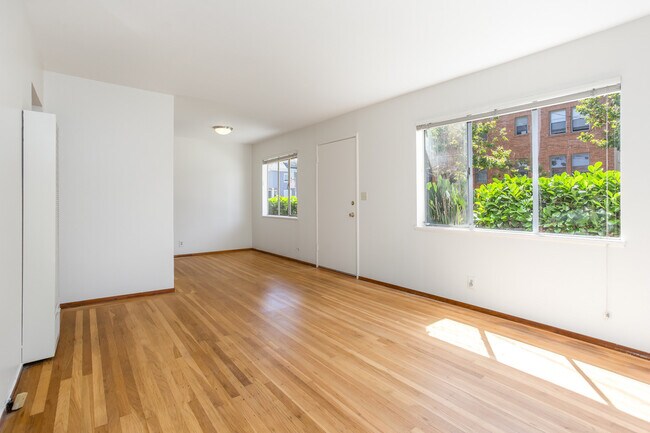 Dining area - 3804 Shafter Ave