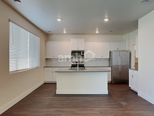 Foto del edificio - 1304 N Barkvine Ave