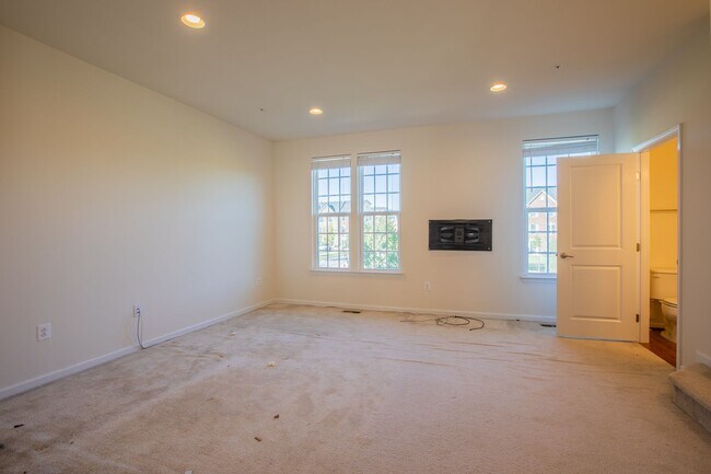 Foto del edificio - Spacious 4 BR/3.5 BA Townhome in Greenbelt!