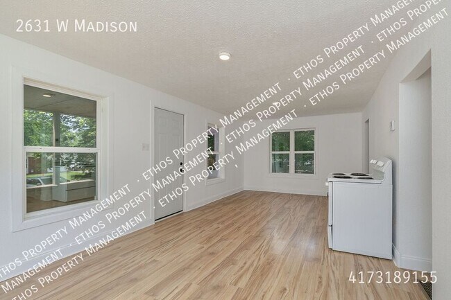 Building Photo - 2631 W Madison-