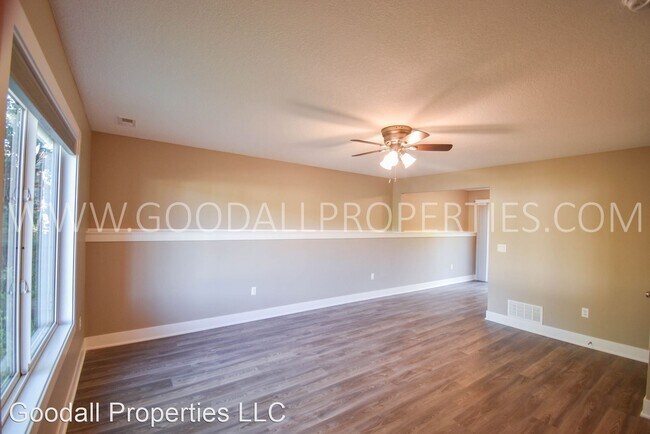Foto del edificio - 3 br, 1.5 bath House - 411 Hazel St
