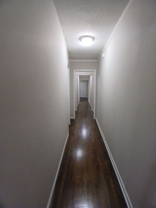 Foto del edificio - Renovated 2 bedroom 1 bath Duplex - Open To Section 8 - $99 Move In Special