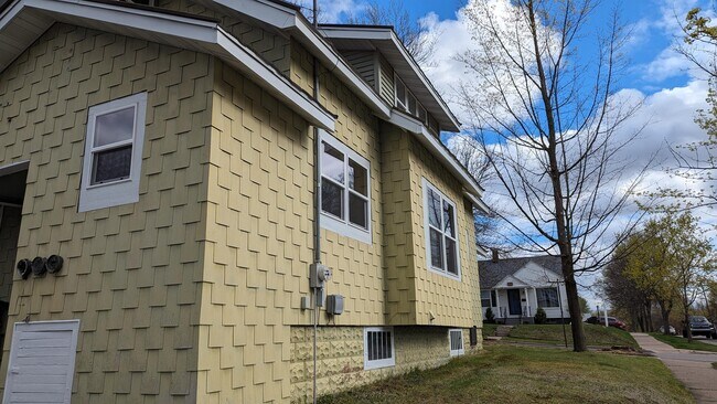 Building Photo - 702 Turner St