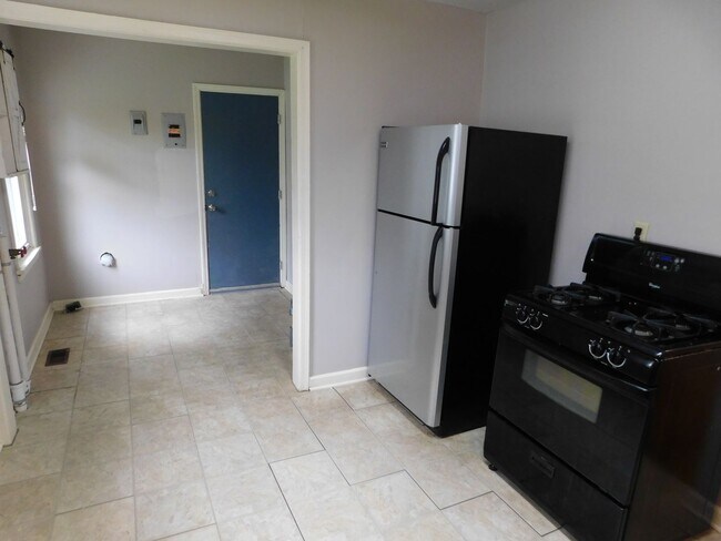 Building Photo - Very nice 3 bedroom/1 bath in El Dorado!