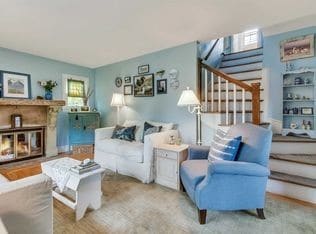 Building Photo - 42 Orchard St, Lindenhurst, NY 11757