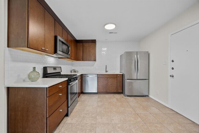 Foto del edificio - 8600 Hathaway Dr