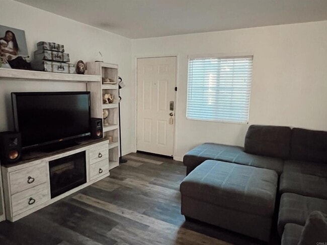 Building Photo - 1465 E Lexington Avenue Unit 9B
