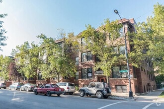 Building Photo - 2338 W Wilson Ave