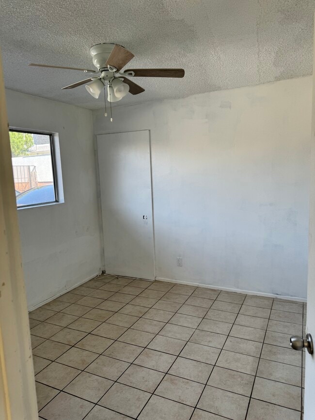 Building Photo - 4929 W 118th Plz