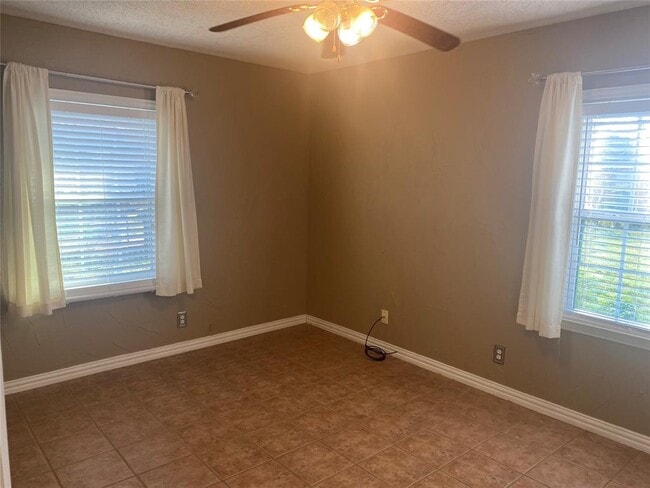 Building Photo - 2118 Parakeet St