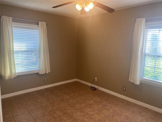 Foto del edificio - 2118 Parakeet St