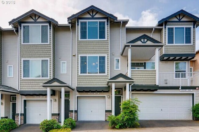 Foto del edificio - Beautiful Townhome Available in the Progre...