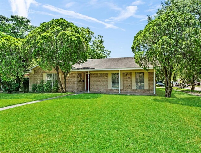 Building Photo - 6323 Oakham St