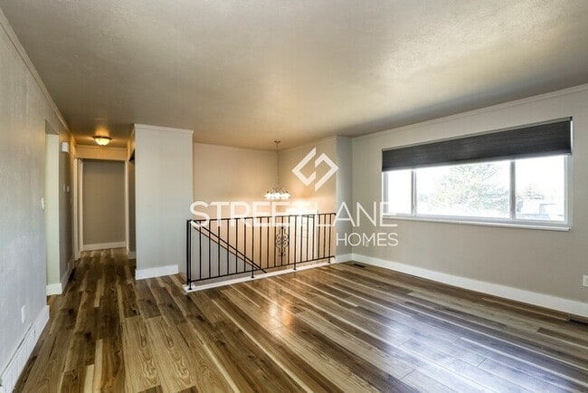 Foto del edificio - REDUCED-Charming 4 Bedroom in Sandy!
