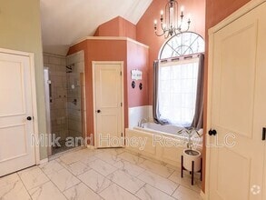 Building Photo - 1412 Woodbury Cir