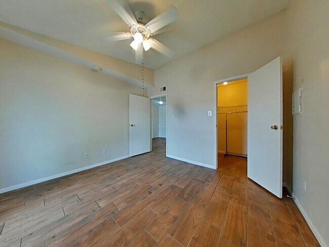Foto del edificio - 3770 Lovers Wood Ln